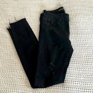 Skinny black mid-rise pant.